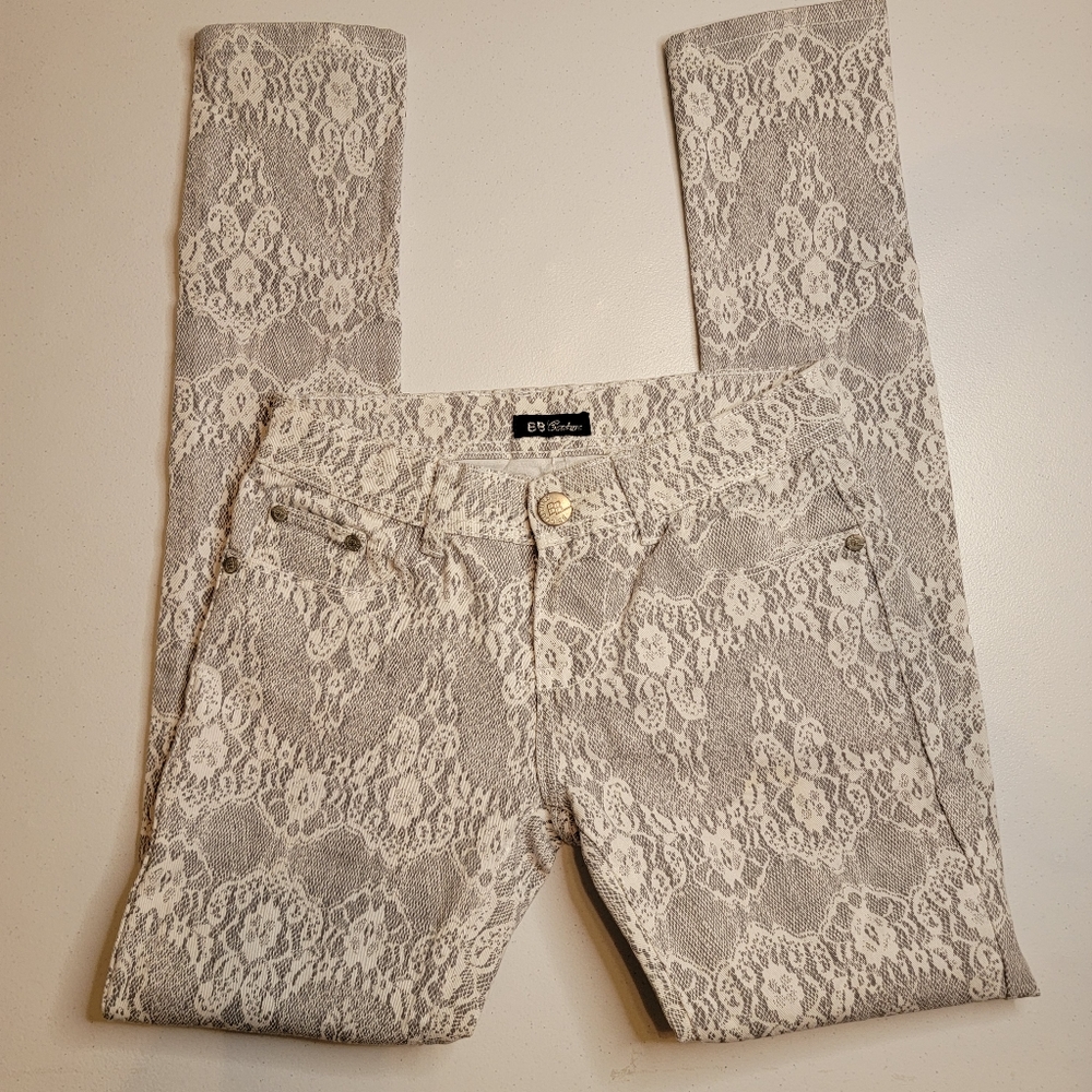 BB Couture gray and white lace patterned skinny jeans, size 3